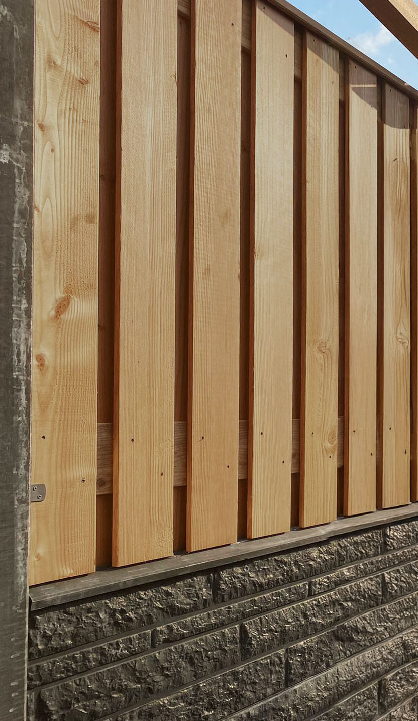 Rotsmotief schutting