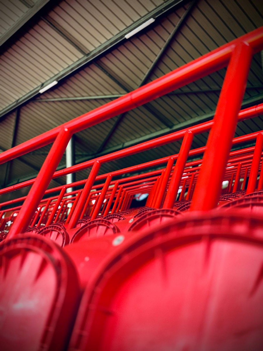 Safe standing barrières in FC Twentse stadion de Grolsch Veste 